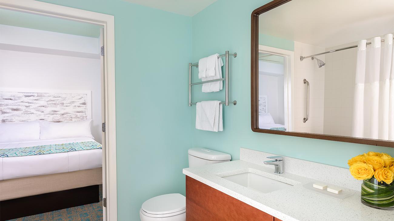 Bathroom (1- or 2-Bedroom Villa)
